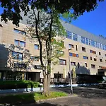 423 W Pieciogwiazdkowym Royal Tulip Plaza 200 M Dobruk شقة *