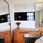 423 W Pieciogwiazdkowym Royal Tulip Plaza 200 M Dobruk شقة *