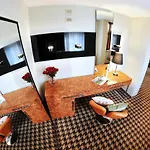 423 W Pieciogwiazdkowym Royal Tulip Plaza 200 M Dobruk شقة