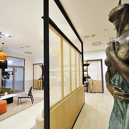 423 W Pieciogwiazdkowym Royal Tulip Plaza 200 M Dobruk شقة *