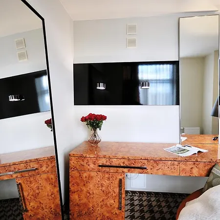 423 W Pieciogwiazdkowym Royal Tulip Plaza 200 M Dobruk Apartman *