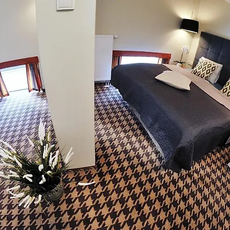 423 W Royal Tulip 200 M Plaza Dobruk Apartment